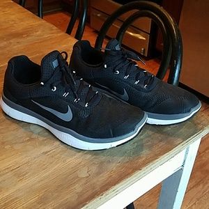 Like New Men's Nikes